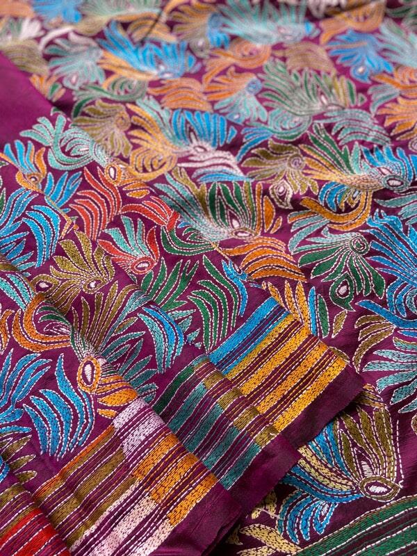 Parinita - Kantha embroidery is a popular handicraft from Bolpur, a region  in the Birbhum district of West Bengal. Kantha refers to both, the running  stitch and the fabric. The word 'Kantha'